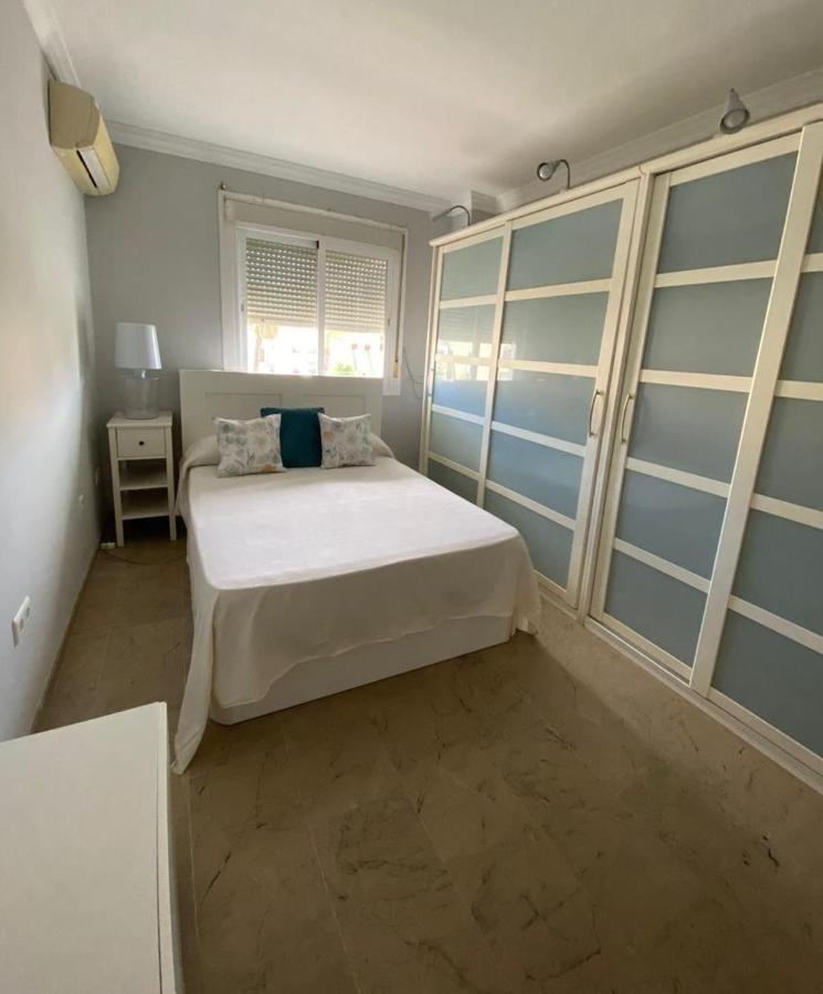 Apartamento Junto Al Puerto Deportivo De Estepona Bagian luar foto