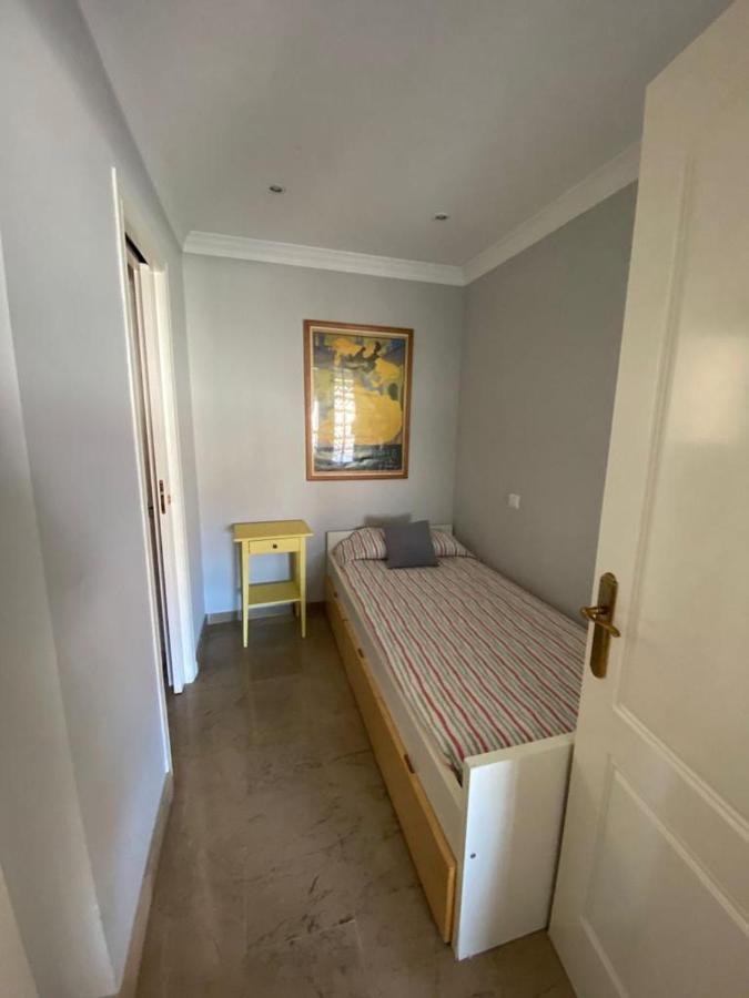 Apartamento Junto Al Puerto Deportivo De Estepona Bagian luar foto